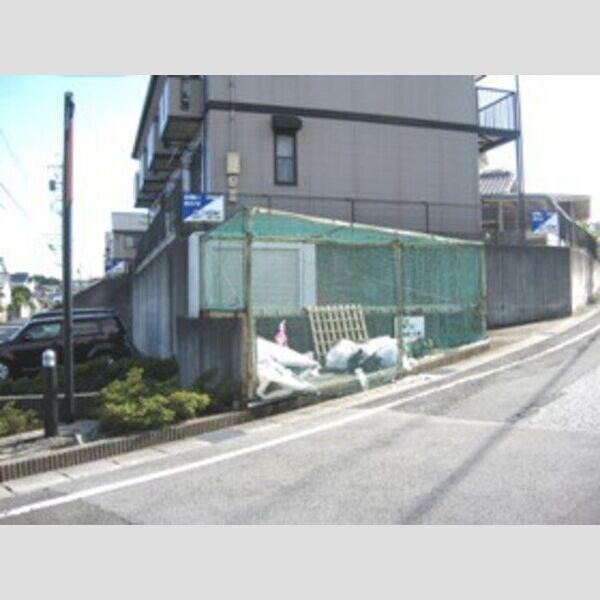 現地周辺 (ごみ置場)