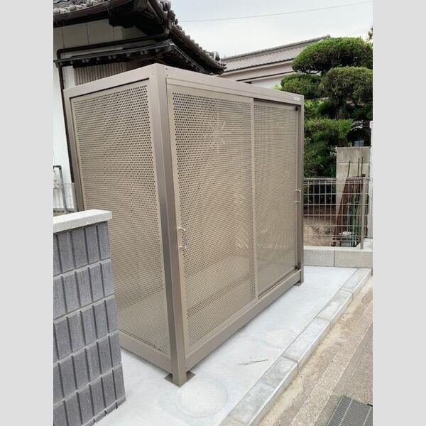 現地周辺 (ゴミ庫)