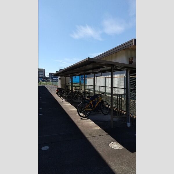 現地周辺 (駐輪場)