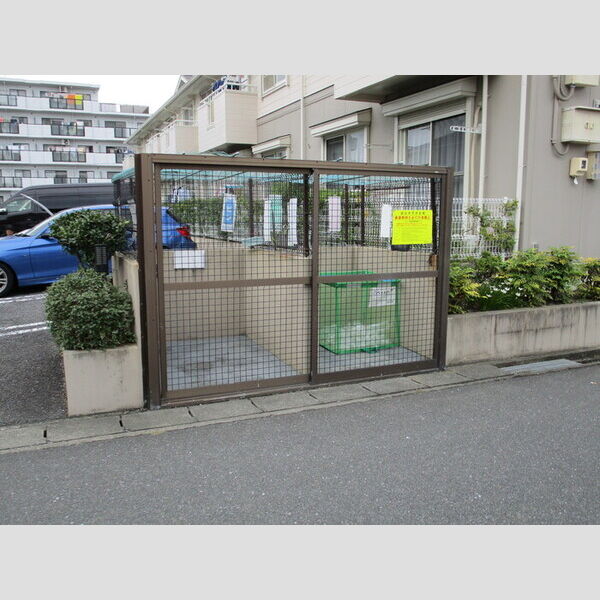 現地周辺 (ゴミ置き場)