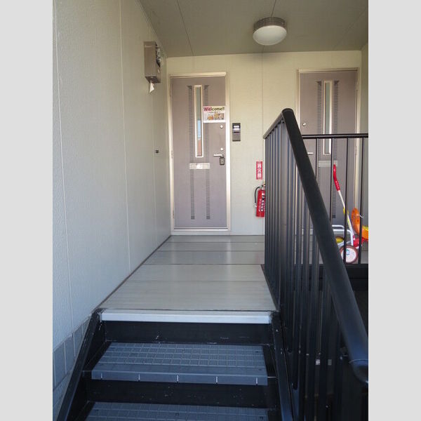 現地周辺 (共用階段)