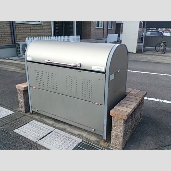 現地周辺 (専用ごみ置場)