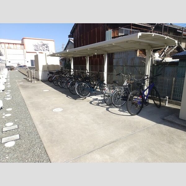 現地周辺 (駐輪場)