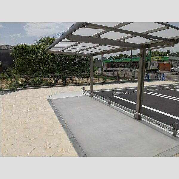 現地周辺 (駐輪場)