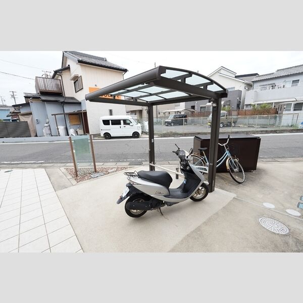駐車場 (駐輪場)