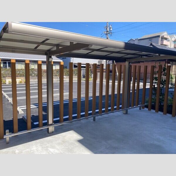 現地周辺 (駐輪場)