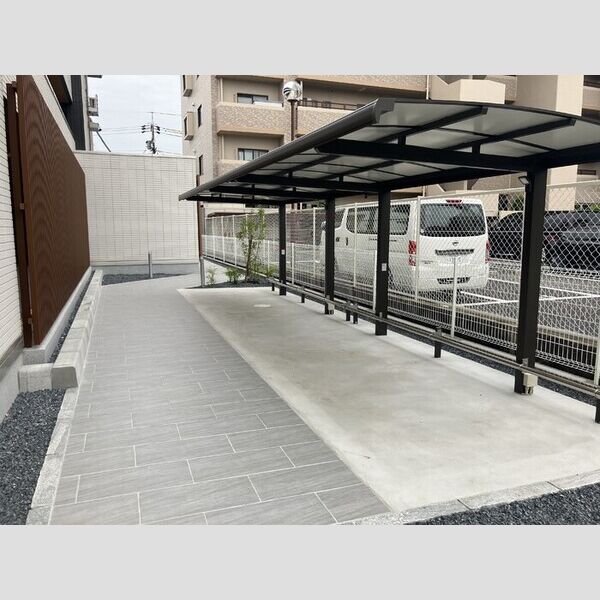 現地周辺 (駐輪場)