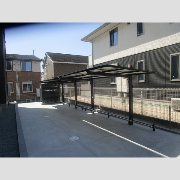 現地周辺 (駐輪場)