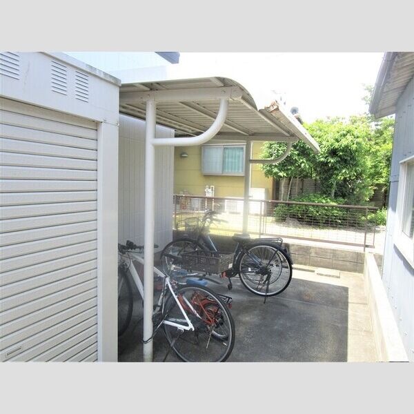 現地周辺 (駐輪場)