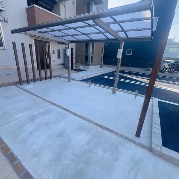 現地周辺 (駐輪場)