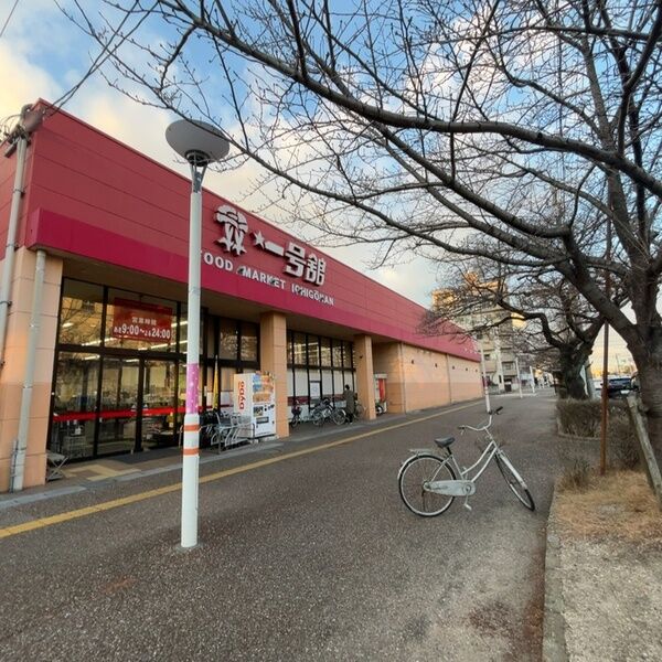 現地周辺 (一号館四日市店まで342メートル)