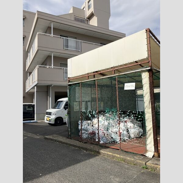 現地周辺 (ゴミ庫)