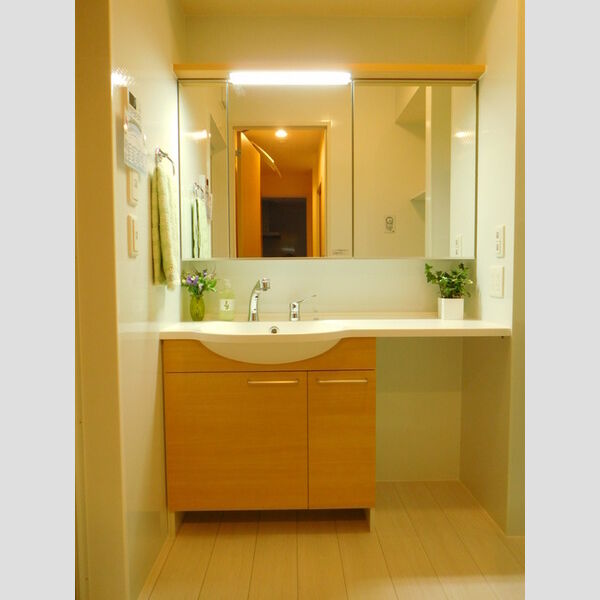 洗面所 (モデルルームにつき実際に備品はつきません。)