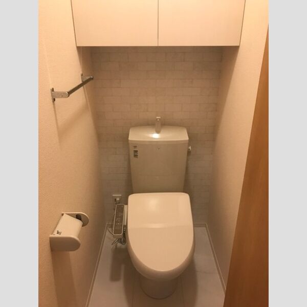 トイレ (温水洗浄暖房便座)