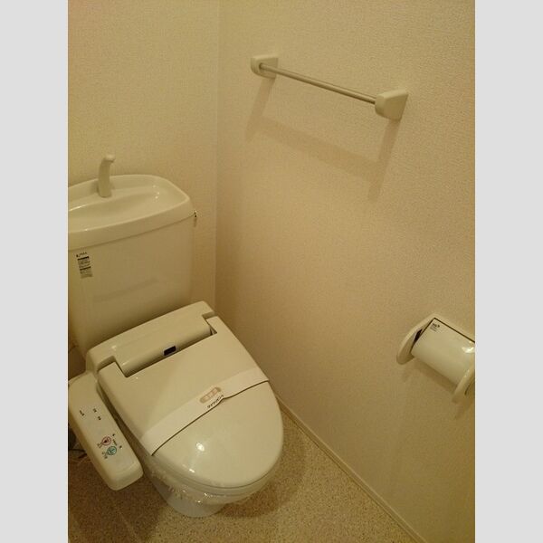 トイレ (トイレ)