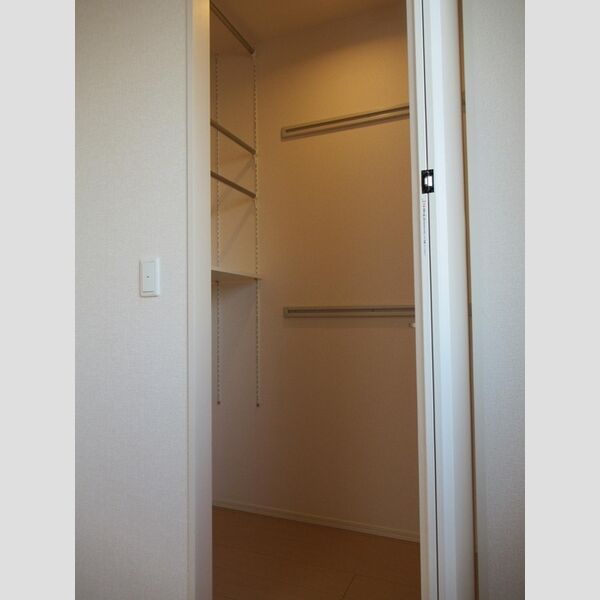 収納 (北洋室収納)