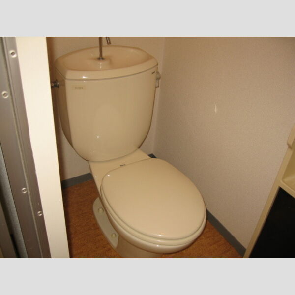 トイレ (トイレ)