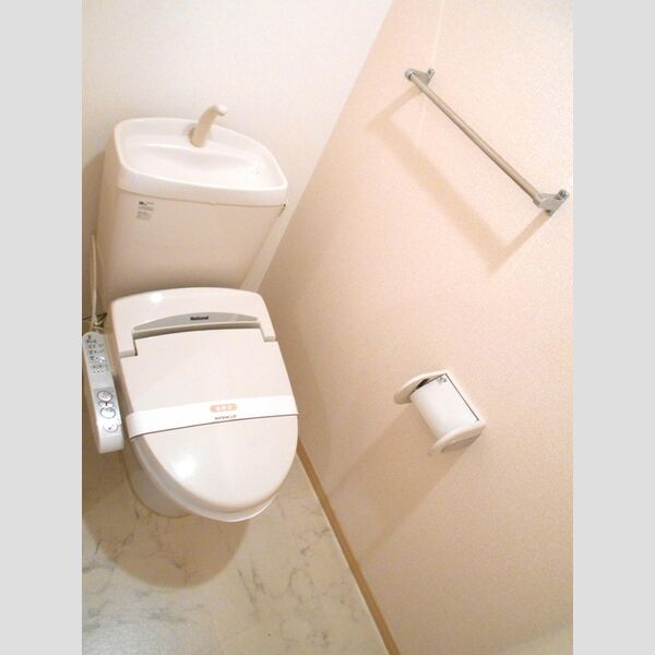 トイレ (トイレ)