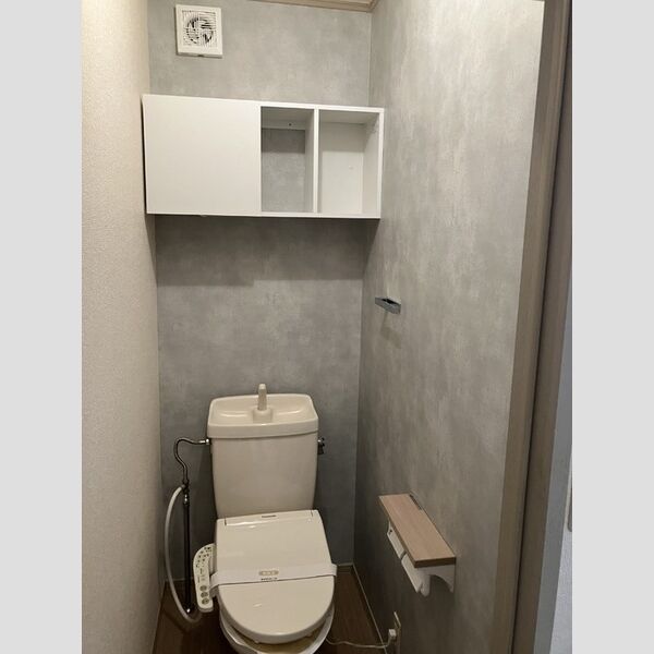 トイレ (トイレ)