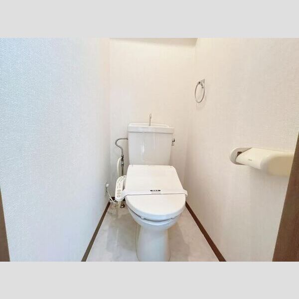 トイレ (トイレ)