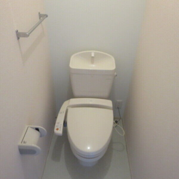 トイレ (トイレ)