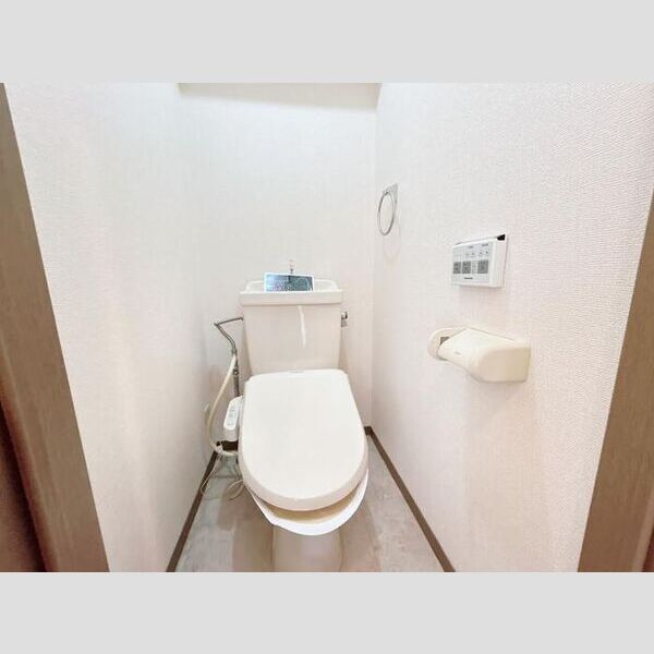 トイレ (トイレ)