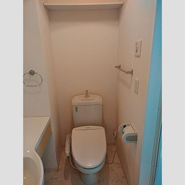 トイレ (トイレ)