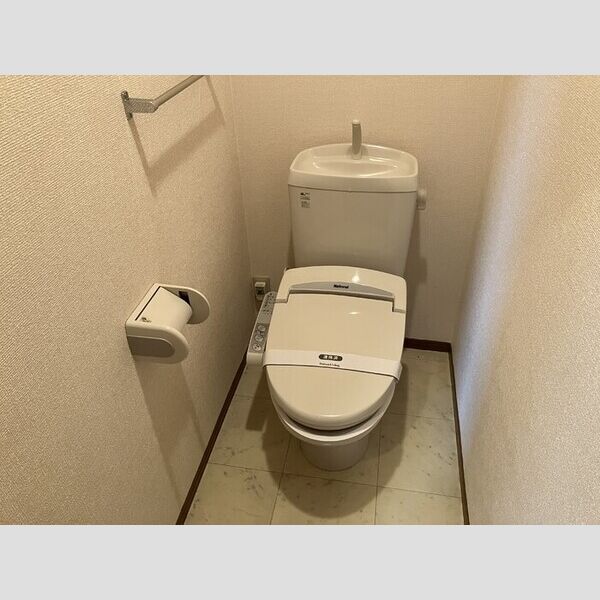 トイレ (トイレ)
