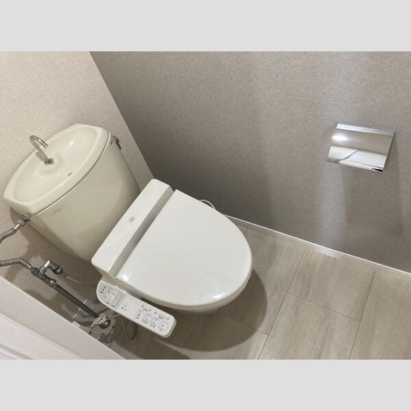 トイレ (トイレ)