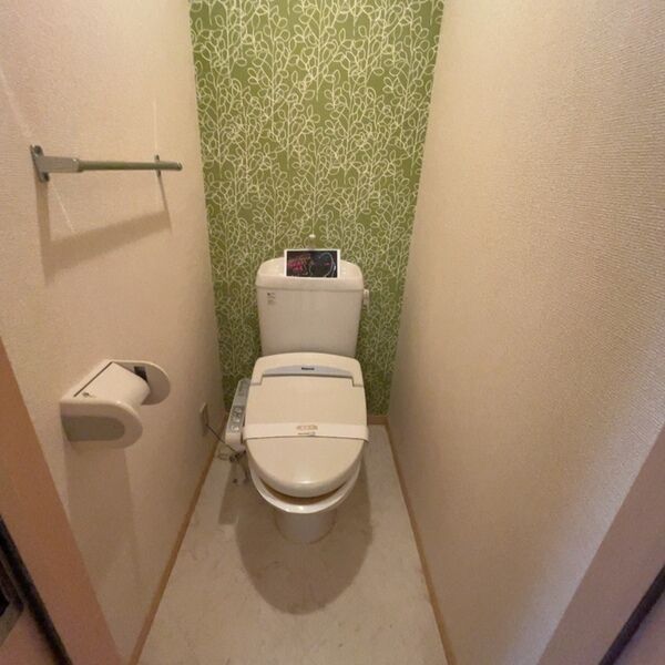 トイレ (トイレ)