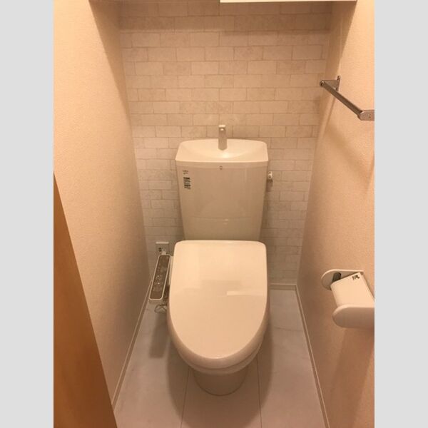 トイレ (温水洗浄暖房便座)