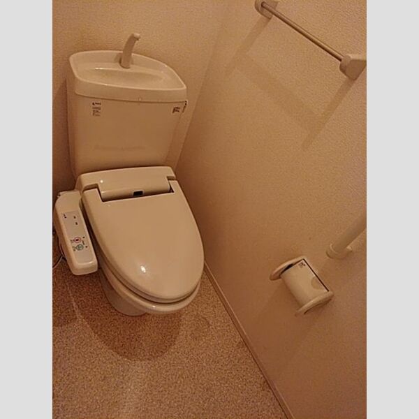 トイレ (トイレ)