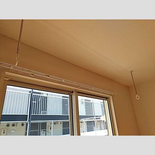 その他設備 (室内物干し　天井タイプ)