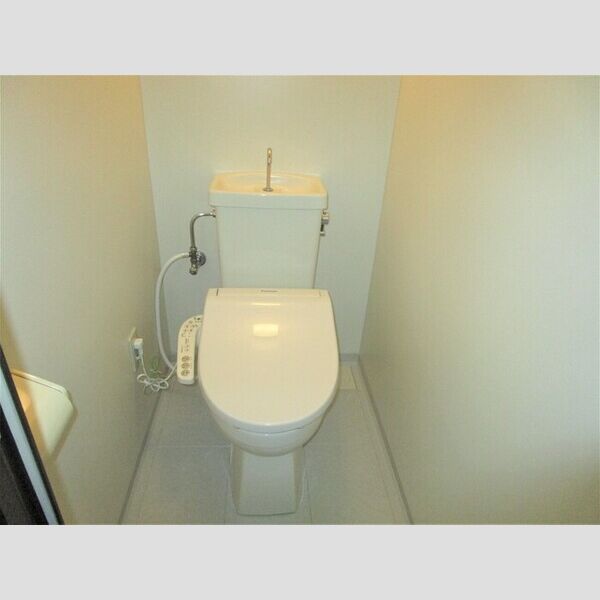 トイレ (トイレ)