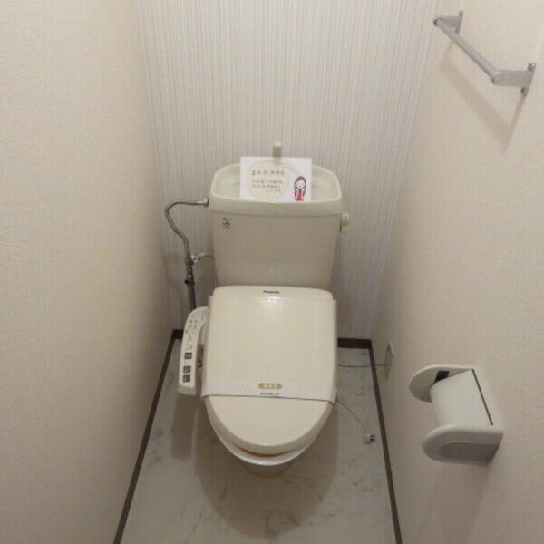 トイレ (トイレ)