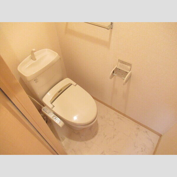 トイレ (トイレ)