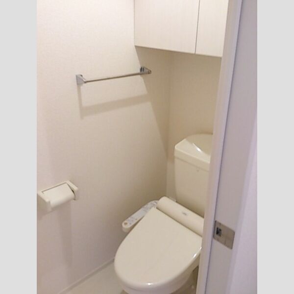 トイレ (トイレ)