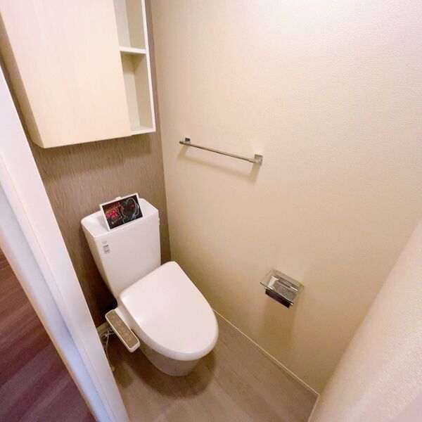 トイレ (トイレ)