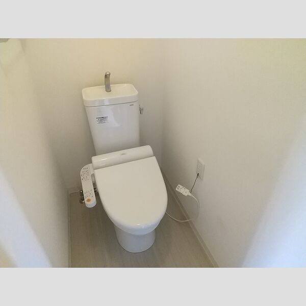 トイレ (トイレ)