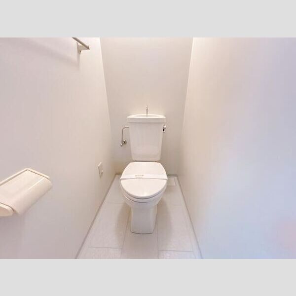 トイレ (トイレ)