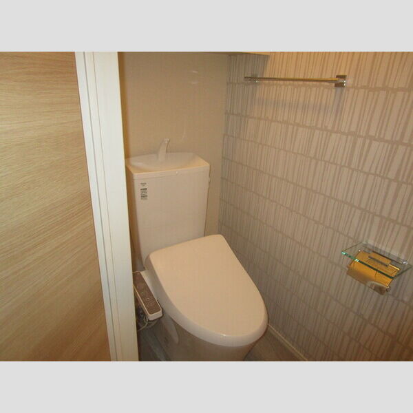 トイレ (トイレ)