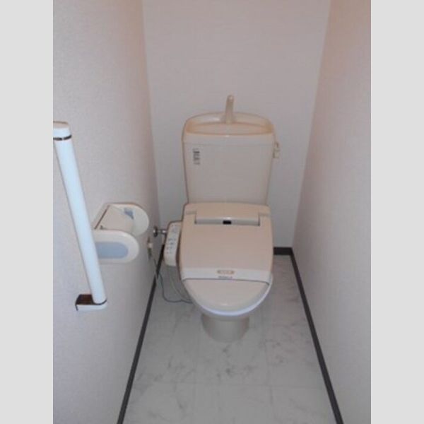 トイレ (トイレ)