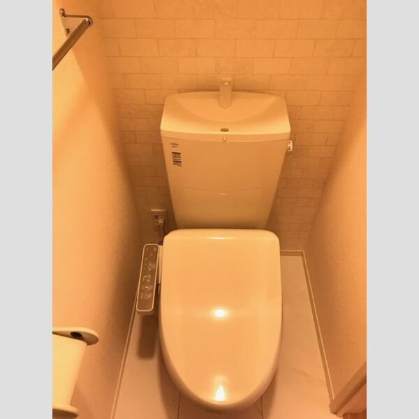 トイレ (温水洗浄暖房便座)