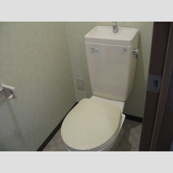 トイレ (トイレ)