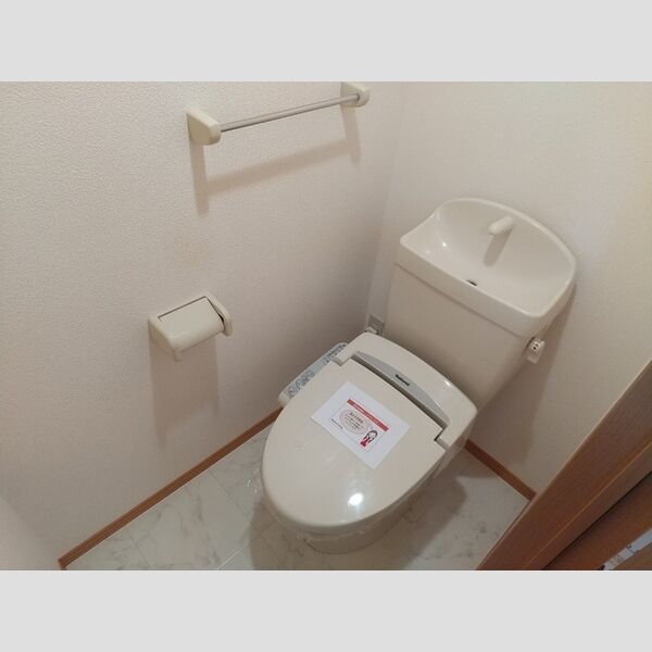 トイレ (トイレ)