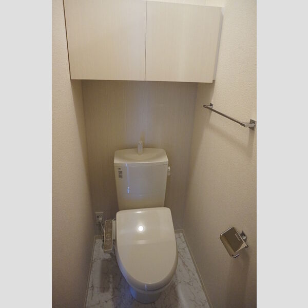 トイレ (トイレ)