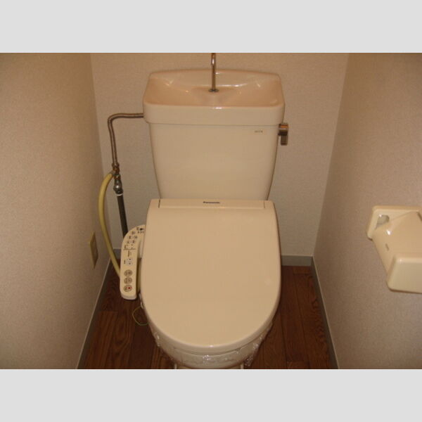 トイレ (トイレ)