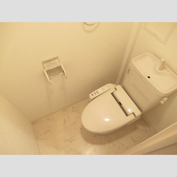 トイレ (トイレ)