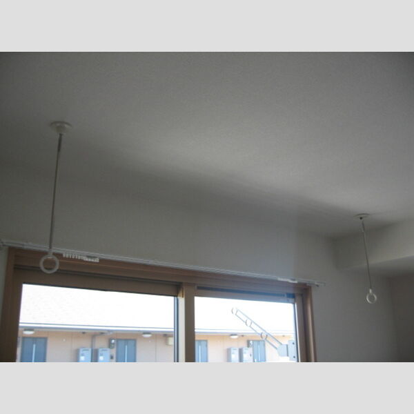 玄関 (室内物干し)