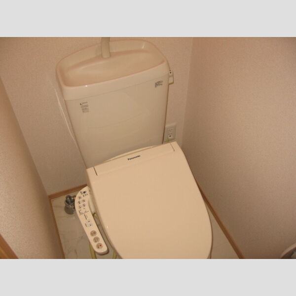 トイレ (トイレ)